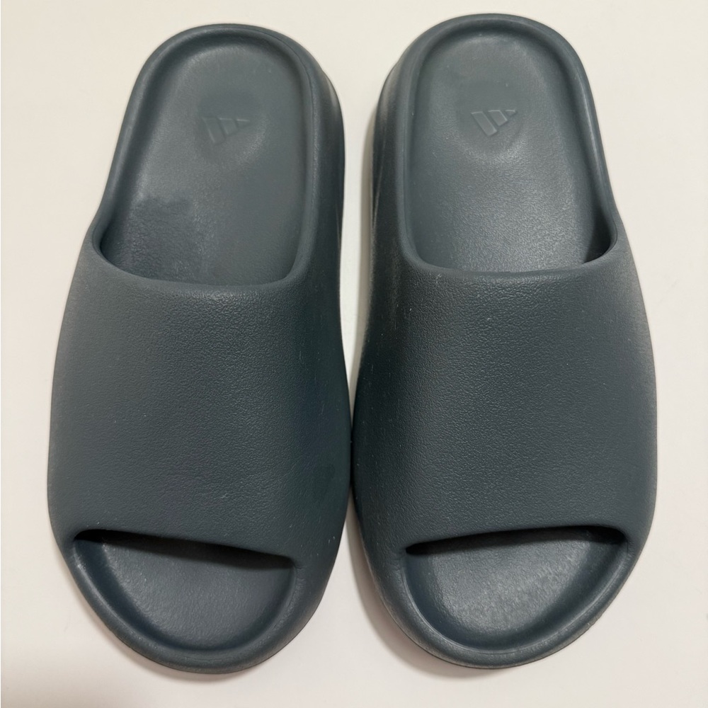Yeezy slide grey size 6